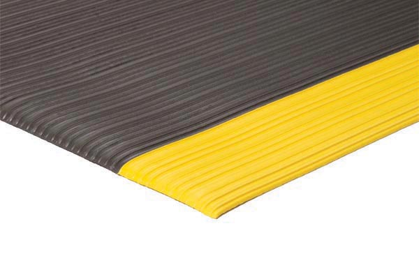 Safety Soft Foot Industrial Anti-Fatigue Mat in Use Apache Mills安全软脚工业防疲劳垫在使用中