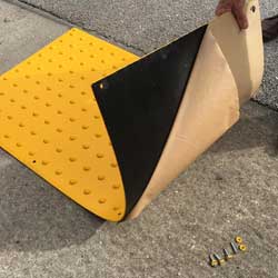 剥离和粘垫