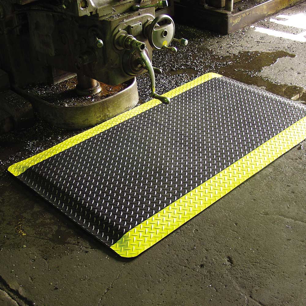 Diamond Plate Knob Back Wet Area Mat